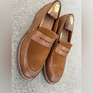 Men’s Ariat loafers size 10. These shoes are amazing!Leatheruppers,leatherlining